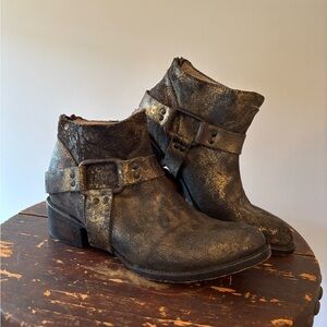 Freebird Phlow by Steven Black and Gold Leather Harness Ankle Boots. W 9. Nice!